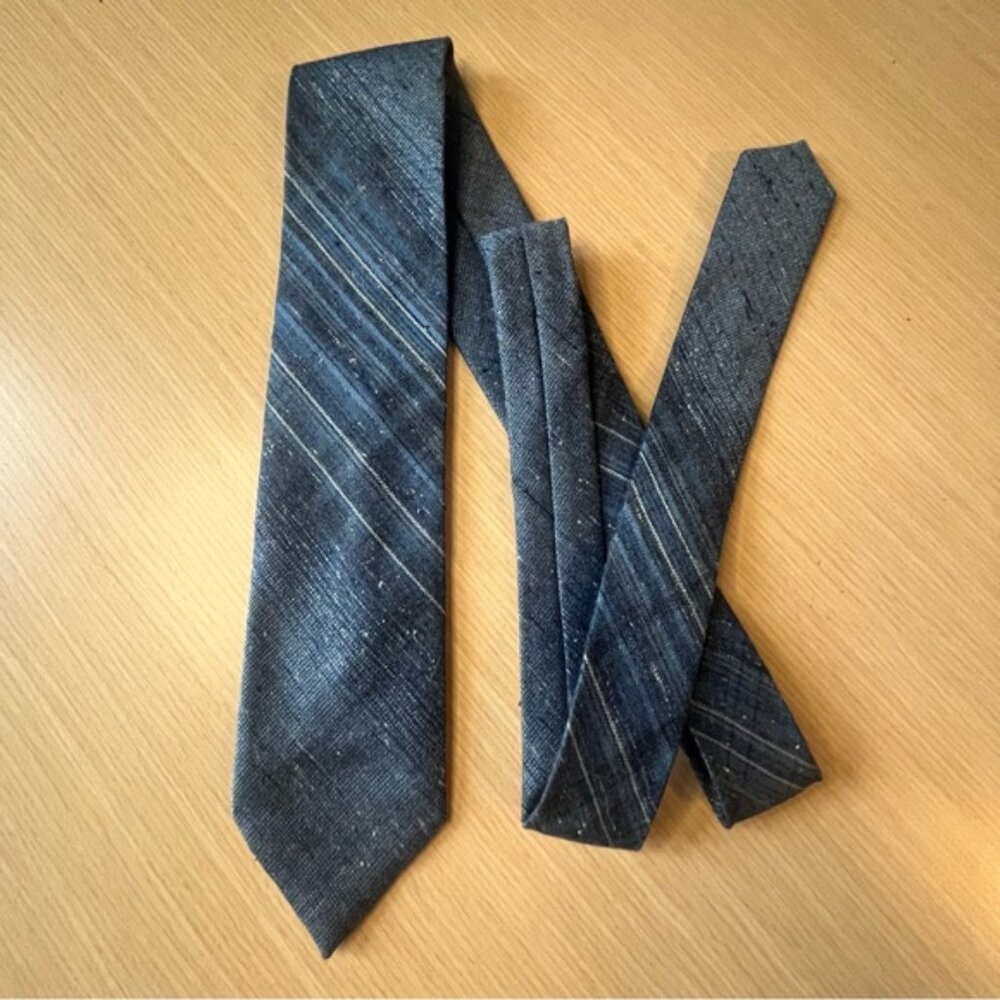 💕2/$30 💕Oscar De La Renta Blue Linen Tie